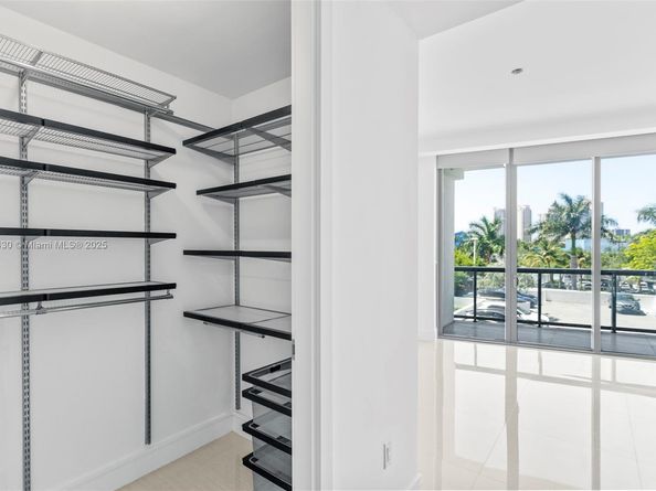 3250 NE 188th St 203, Aventura FL 33180