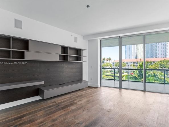 3250 NE 188th St 203, Aventura FL 33180