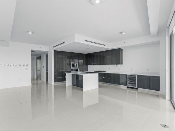 3250 NE 188th St 203, Aventura FL 33180