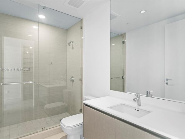 3250 NE 188th St 203, Aventura FL 33180