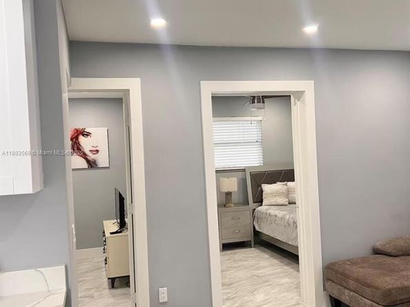 1904 SW 28th St, Fort Lauderdale FL 33315