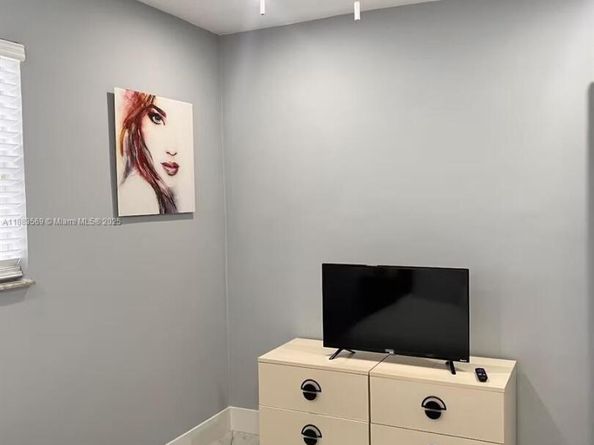 1904 SW 28th St, Fort Lauderdale FL 33315