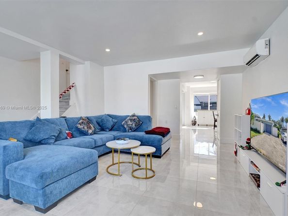 1906 SW 28th St, Fort Lauderdale FL 33315