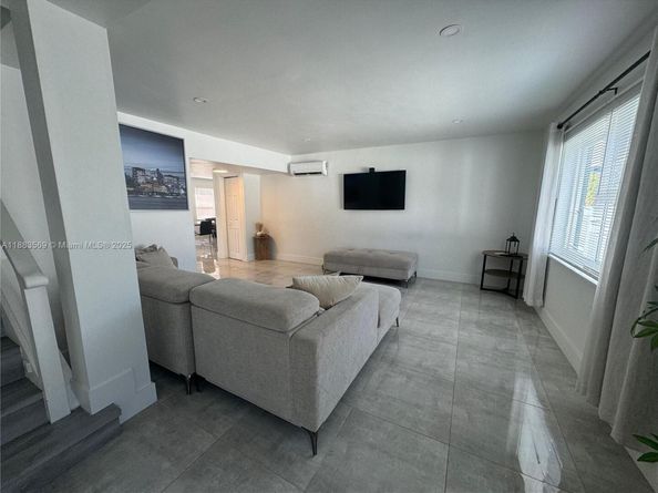 1904 SW 28th St, Fort Lauderdale FL 33315