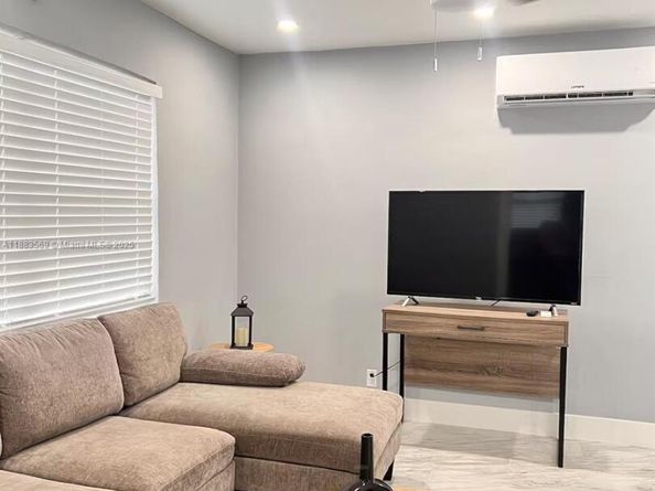 1904 SW 28th St, Fort Lauderdale FL 33315