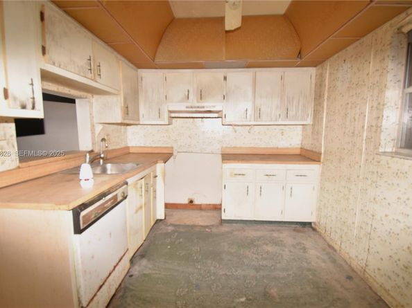 2840 Somerset Dr 110M, Lauderdale Lakes FL 33311