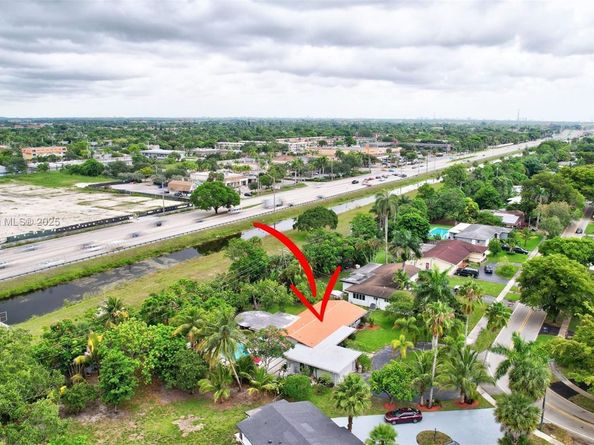 6285 Pine Ter, Plantation FL 33317