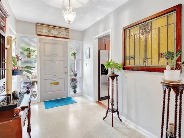 6285 Pine Ter, Plantation FL 33317