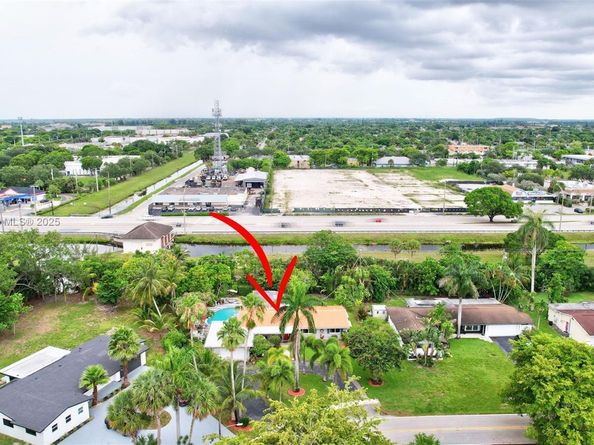 6285 Pine Ter, Plantation FL 33317