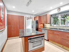 6285 Pine Ter, Plantation FL 33317
