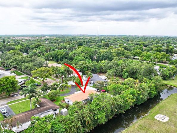 6285 Pine Ter, Plantation FL 33317