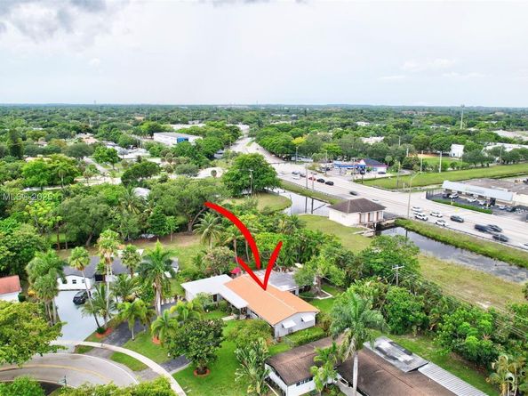 6285 Pine Ter, Plantation FL 33317