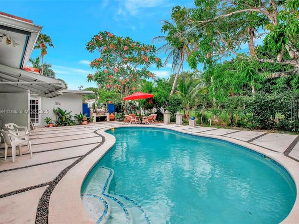 6285 Pine Ter, Plantation FL 33317