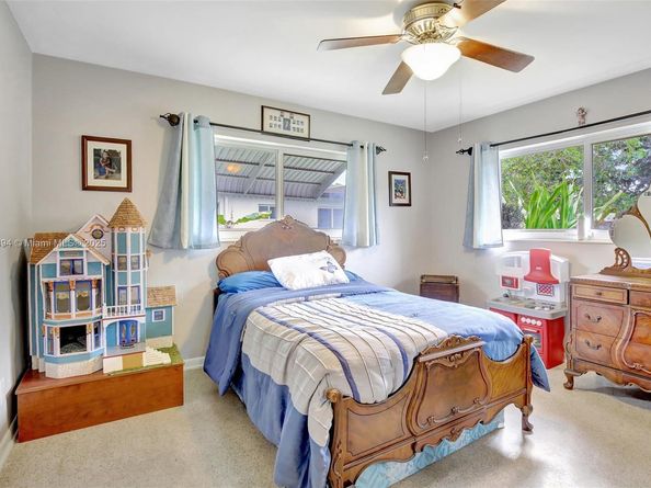 6285 Pine Ter, Plantation FL 33317