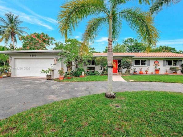 6285 Pine Ter, Plantation FL 33317