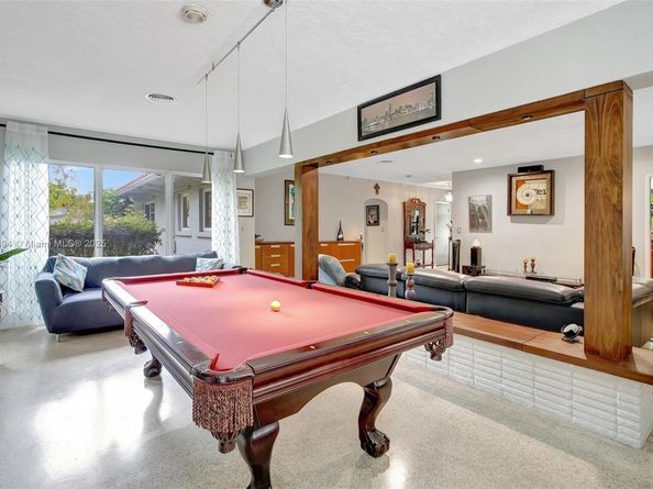 6285 Pine Ter, Plantation FL 33317