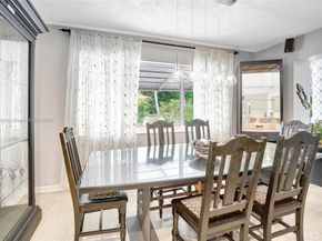 6285 Pine Ter, Plantation FL 33317