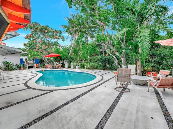 6285 Pine Ter, Plantation FL 33317