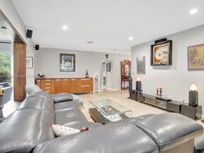 6285 Pine Ter, Plantation FL 33317