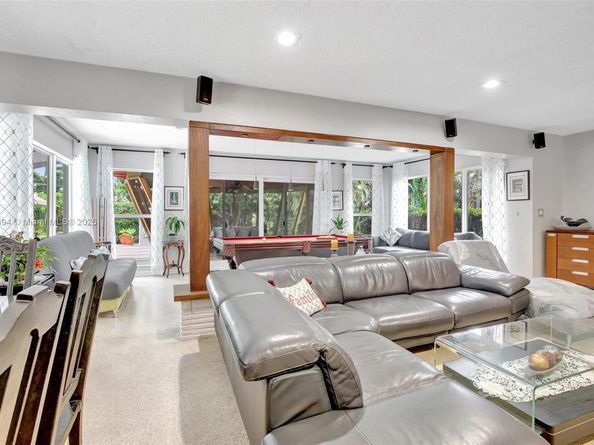 6285 Pine Ter, Plantation FL 33317