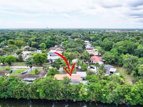 6285 Pine Ter, Plantation FL 33317