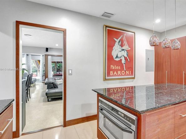 6285 Pine Ter, Plantation FL 33317