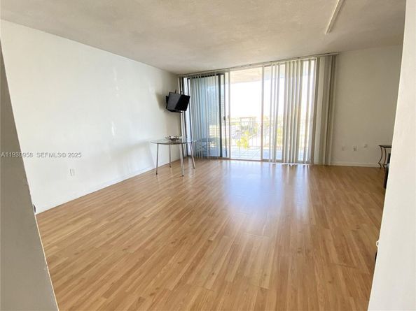 1865 79th St Cswy 11F, North Bay Village FL 33141