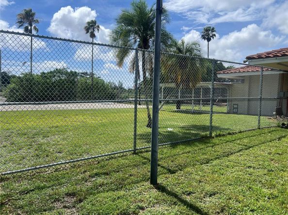4160 Inverrary Dr 306, Lauderhill FL 33319