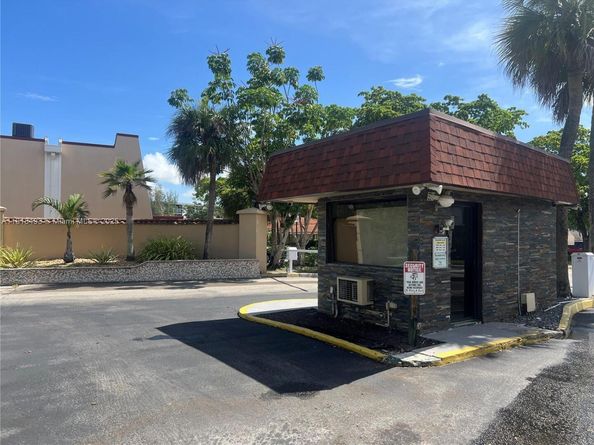 4160 Inverrary Dr 306, Lauderhill FL 33319