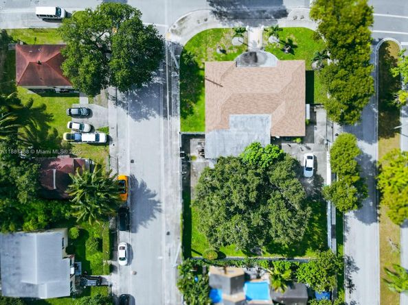 469 NW 69th St, Miami FL 33150