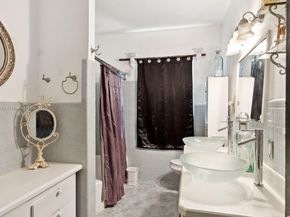 469 NW 69th St, Miami FL 33150