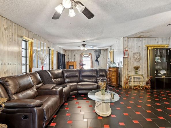 469 NW 69th St, Miami FL 33150