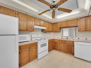 1100 NW 87th Ave 401, Coral Springs FL 33071