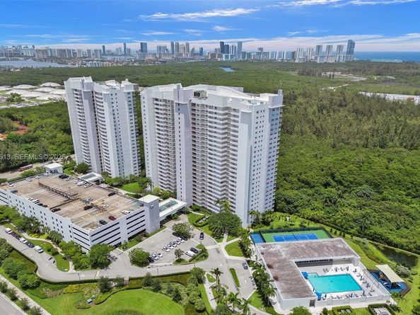 15051 Royal Oaks Ln 2601, North Miami FL 33181