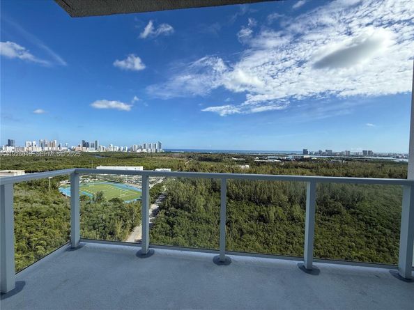 15051 Royal Oaks Ln 2601, North Miami FL 33181