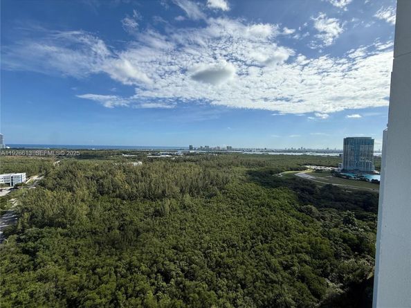 15051 Royal Oaks Ln 2601, North Miami FL 33181