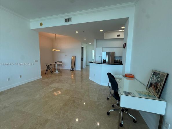 15051 Royal Oaks Ln 2601, North Miami FL 33181