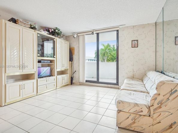 4301 Collins Ave 202, Miami Beach FL 33140