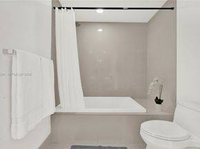 45 SW 9th St 1609, Miami FL 33130