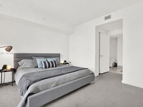 45 SW 9th St 1609, Miami FL 33130