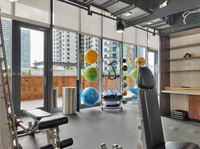 45 SW 9th St 1609, Miami FL 33130
