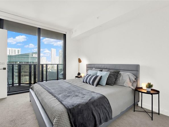 45 SW 9th St 1609, Miami FL 33130