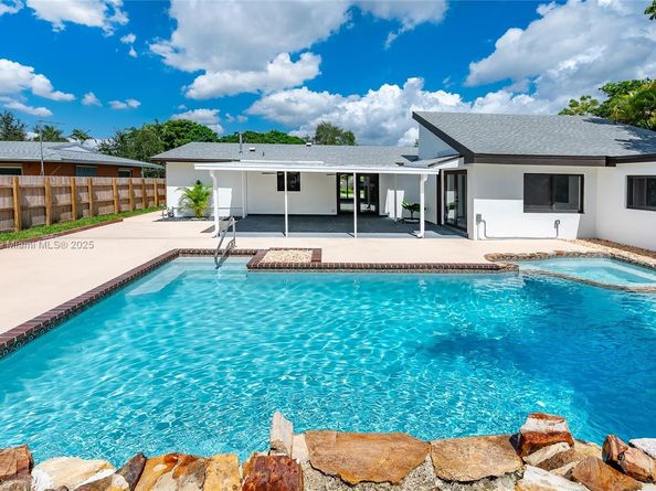 9230 SW 183rd Ter, Palmetto Bay FL 33157