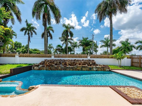 9230 SW 183rd Ter, Palmetto Bay FL 33157