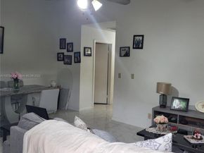 33 Meadows Dr, Boynton Beach FL 33436