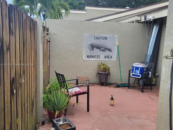 33 Meadows Dr, Boynton Beach FL 33436