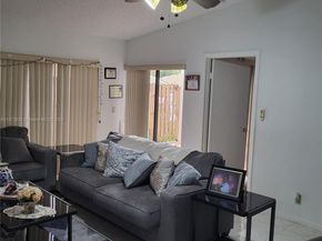 33 Meadows Dr, Boynton Beach FL 33436