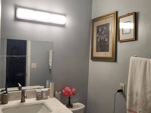 33 Meadows Dr, Boynton Beach FL 33436