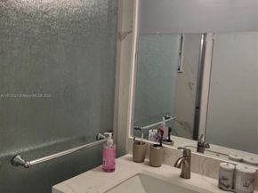 33 Meadows Dr, Boynton Beach FL 33436