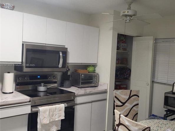 33 Meadows Dr, Boynton Beach FL 33436